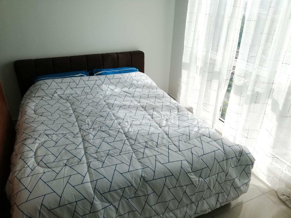 2 Carpark Gep 5 Star Hotel Bed & Sofa Studio Seri Kembangan Exterior foto